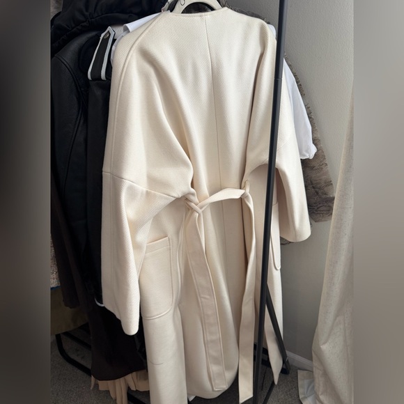 H&M Elegant Cream Coat - Picture 2 of 6